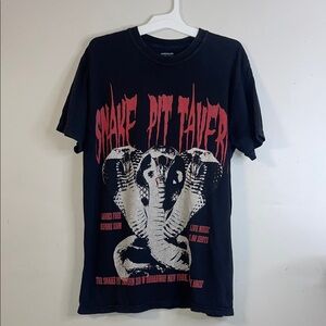 Snake Pit Tavern Men’s T-shirt Size Medium